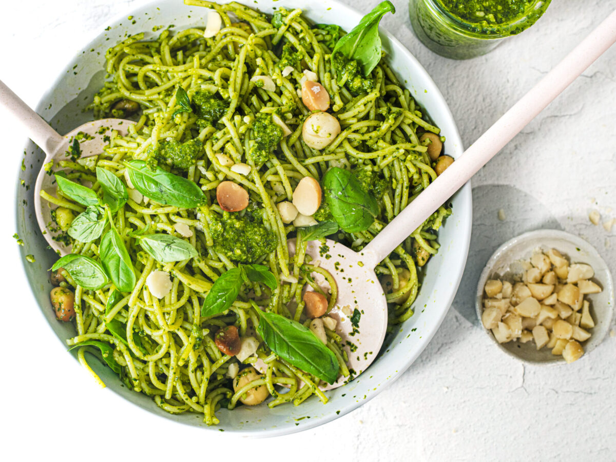 Spaghetti Pesto Basil: Hidangan Pasta Sederhana dengan Rasa Segar yang Unik