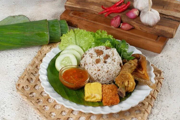 Nasi Tutug Oncom: Kuliner Tradisional Sunda yang Kaya Rasa dan Sejarah