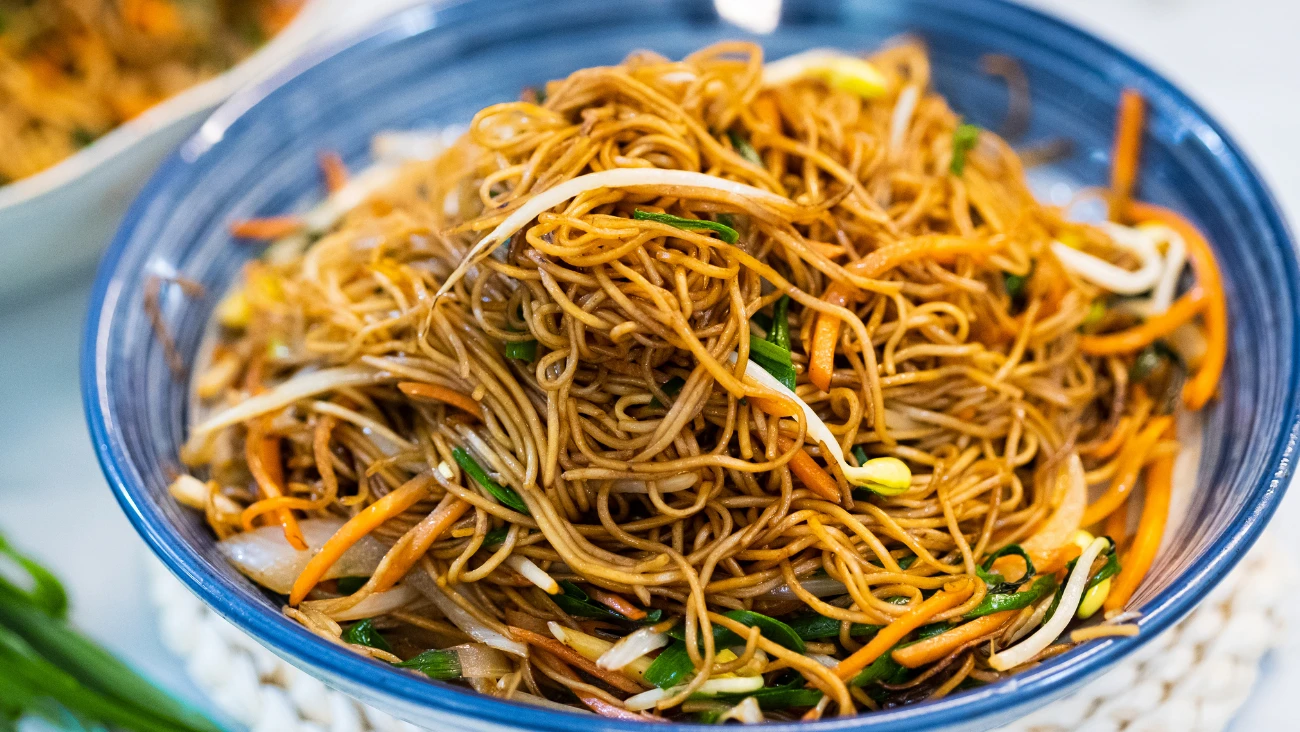 Chow Mein: Mi Goreng Khas Tiongkok dengan Cita Rasa Gurih dan Tekstur Kenyal