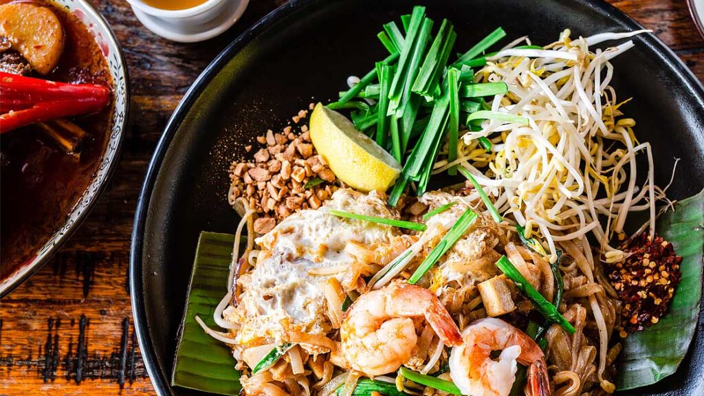 Pad Thai: The Global Journey of Thailand’s Street Food 🍜 - Times Indonesia
