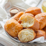 Kue Bantal: Sajian Tradisional Lembut dan Manis yang Tetap Dicintai