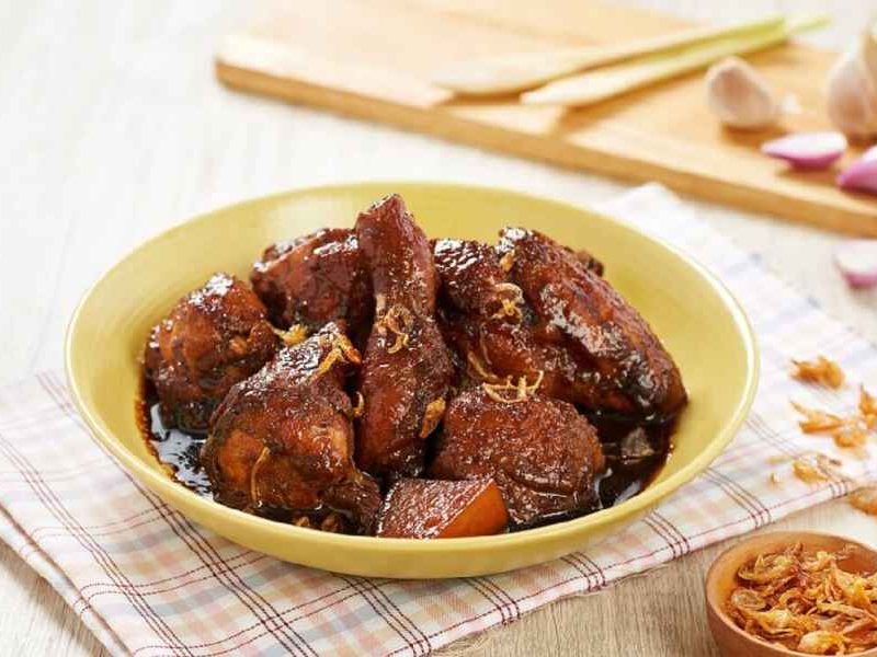 Resep Semur Ayam: Rahasia Kehangatan Dapur yang Selalu Membuat Rindu Pulang