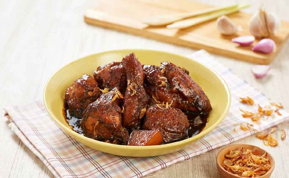 Resep Semur Ayam: Rahasia Kehangatan Dapur yang Selalu Membuat Rindu Pulang