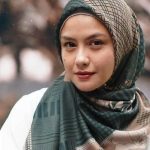 Transformasi Revalina S Temat: Dari Gadis Sampul ke Ikon Elegan