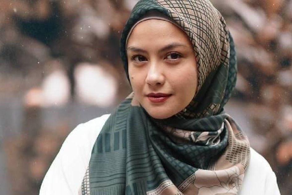 Transformasi Revalina S Temat: Dari Gadis Sampul ke Ikon Elegan