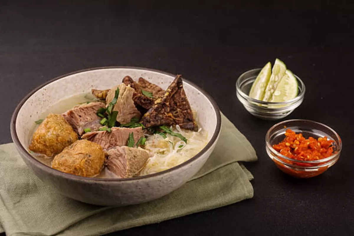 Sop Saudara: Hangatnya Hidangan yang Menyatukan Rasa dan Kenangan