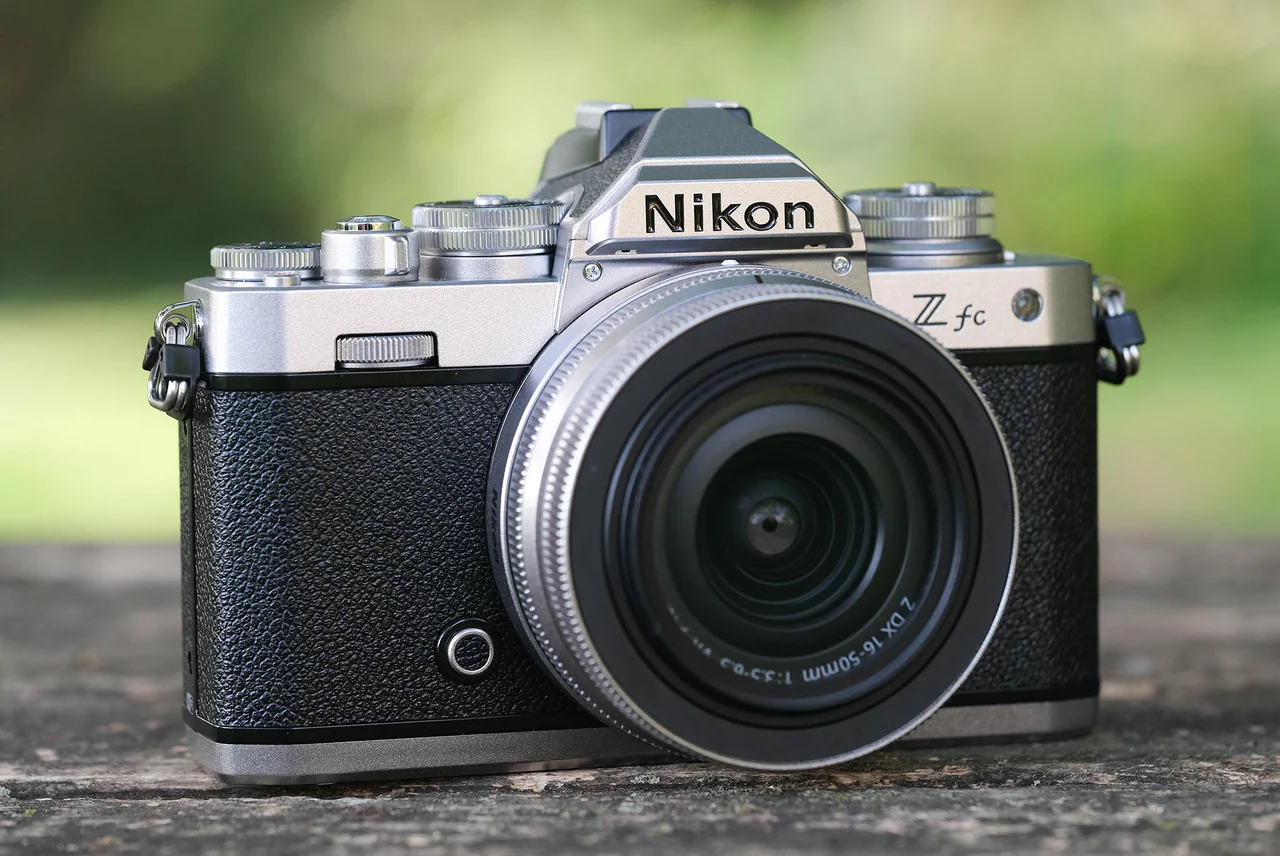 Desain Retro Nikon Z fc yang Menjadi Daya Tarik Utama