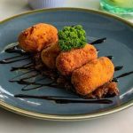 Brulee Bomb Potato, Camilan Kentang dengan Ledakan Keju yang Bikin Susah Berhenti